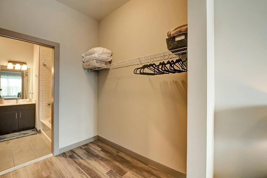 דירות הקנסאק Huge 2 Bed 2 Bath Easy Ride To Nyc & Parking מראה חיצוני תמונה